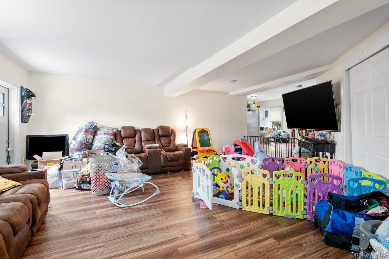 252 Partition St - Photo 7 of 16