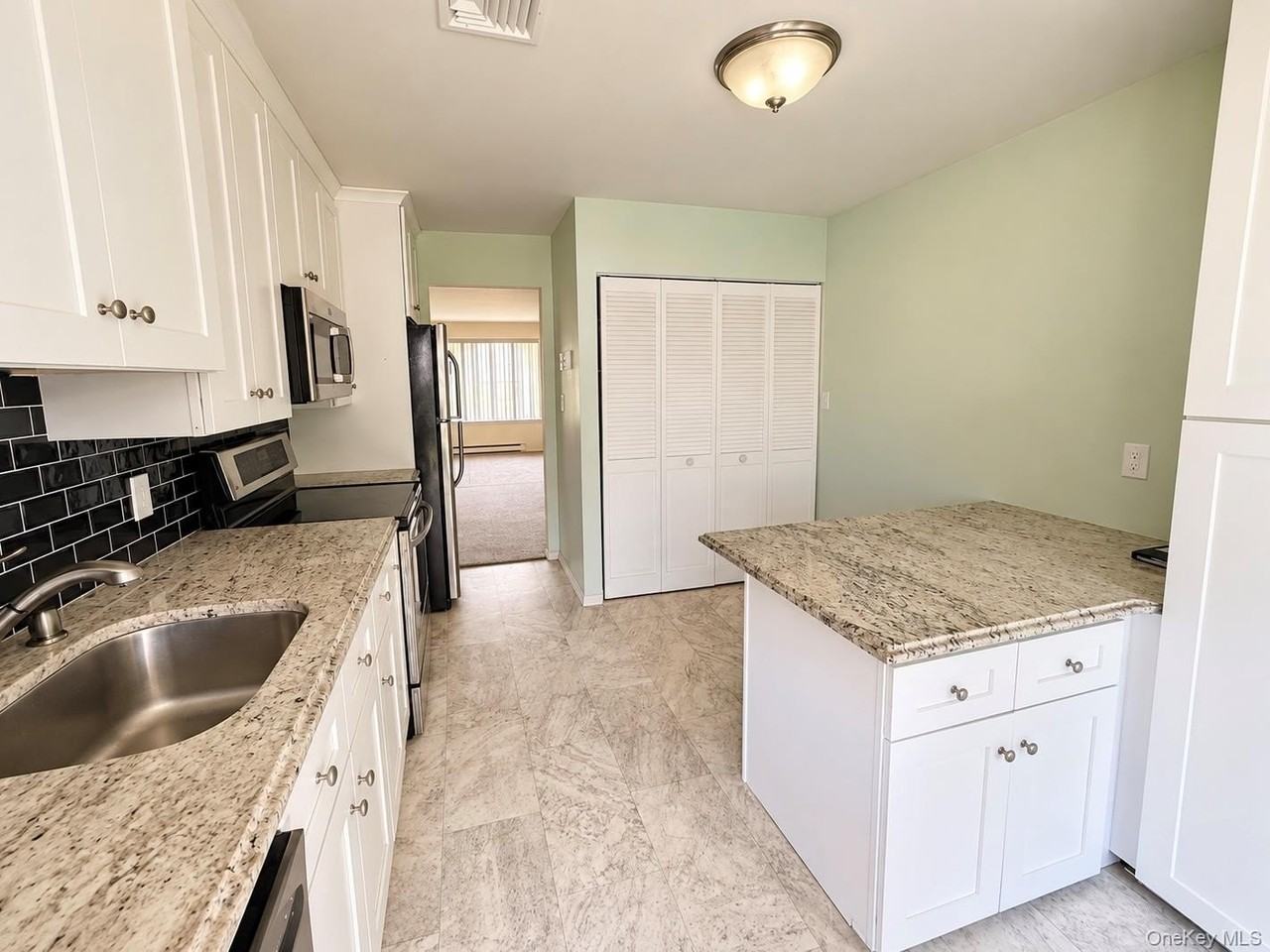 426 Aylesbury Ct #C - Photo 4 of 7