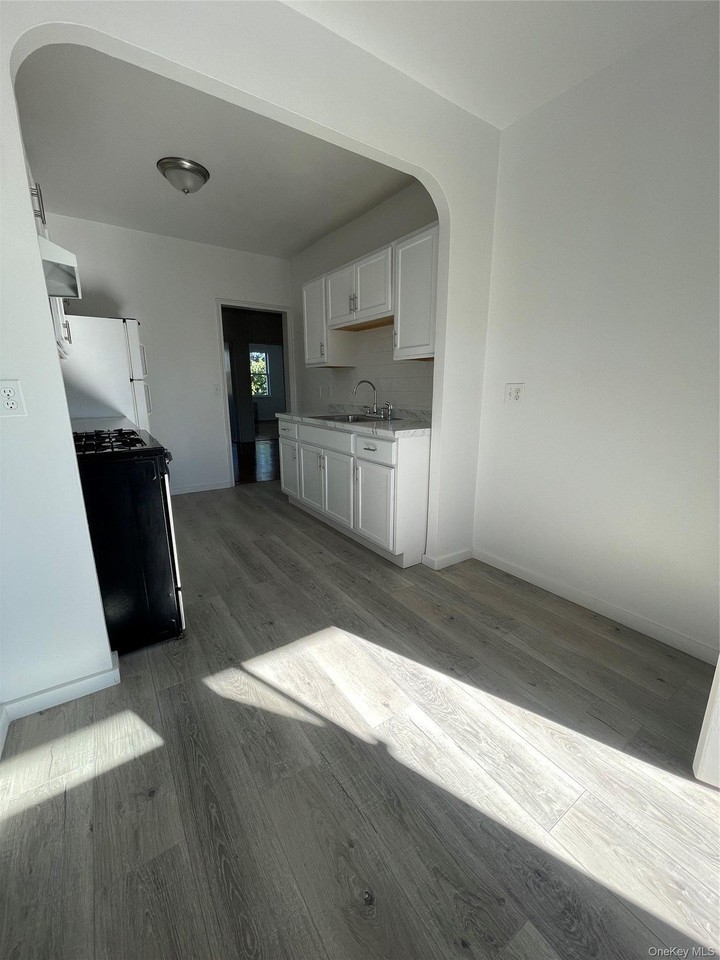 3922 Amundson Ave - Photo 5 of 12
