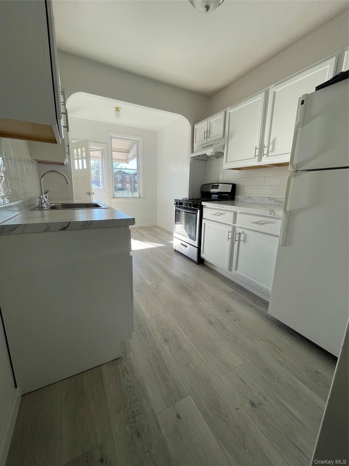 3922 Amundson Ave - Photo 6 of 12