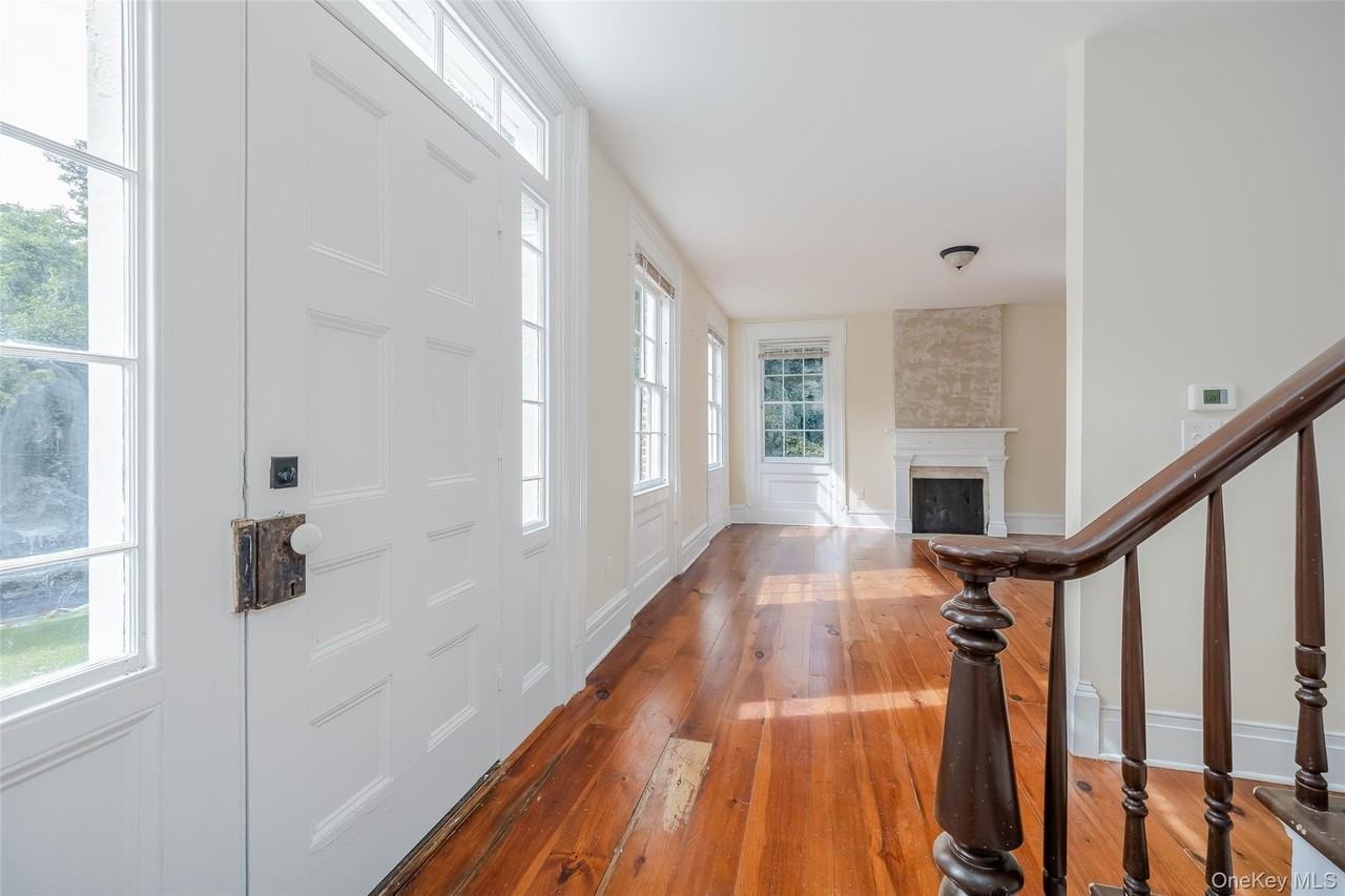 246 Shore Rd - Photo 4 of 40