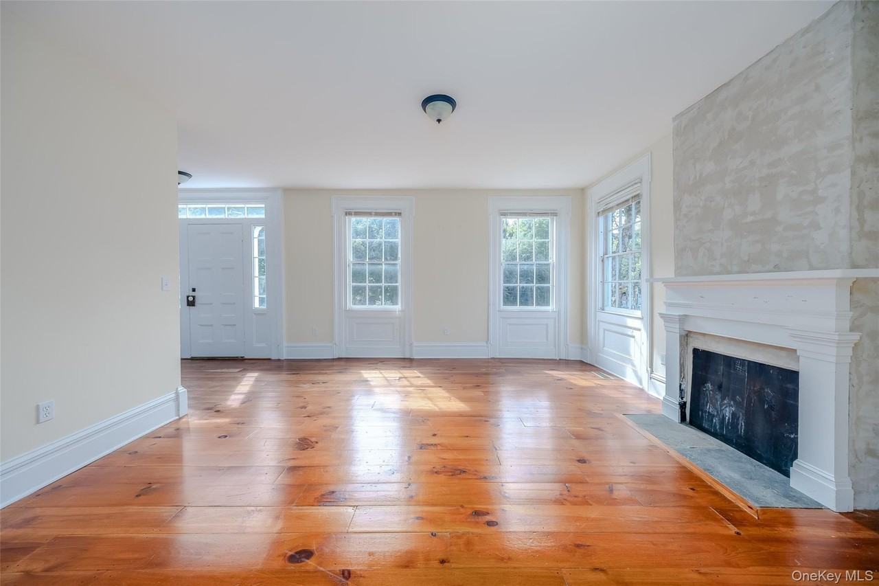 246 Shore Rd - Photo 5 of 40