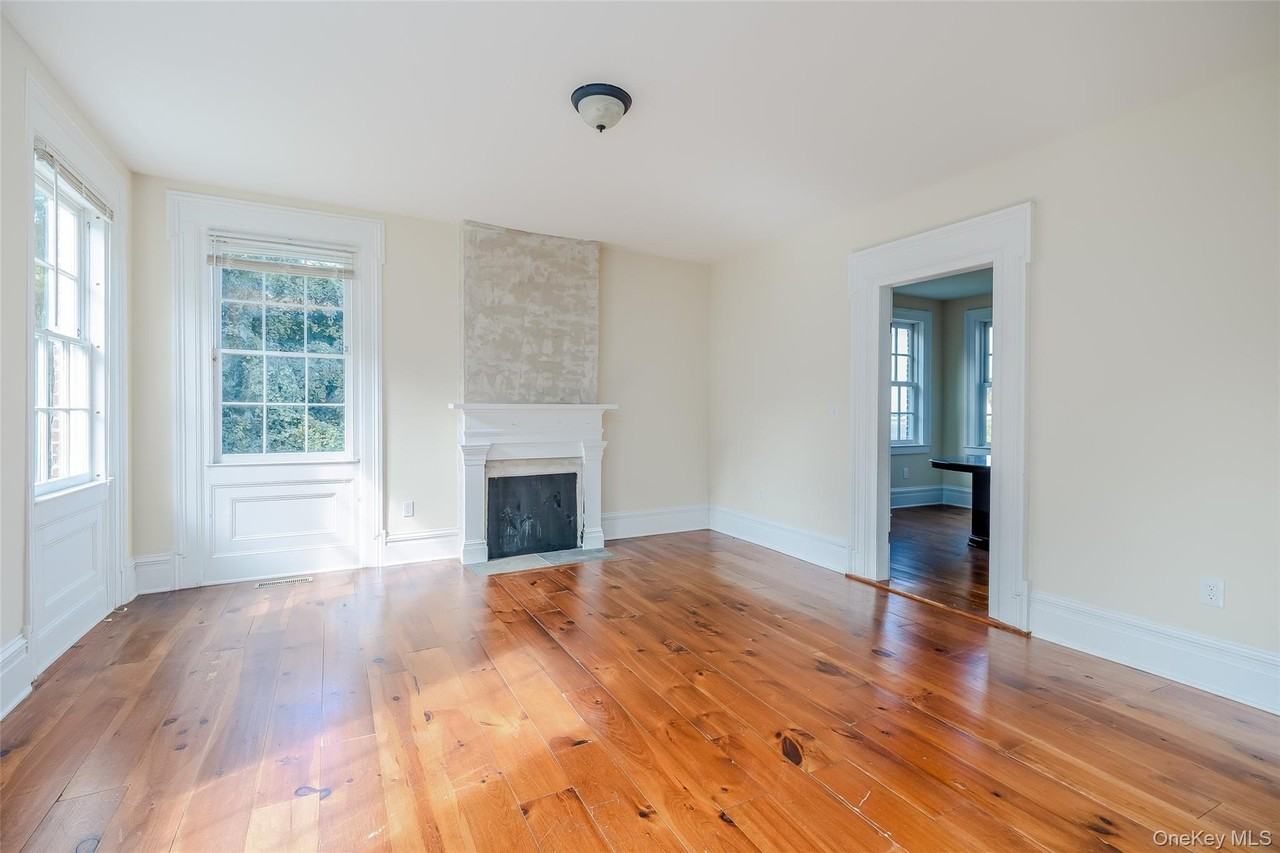 246 Shore Rd - Photo 6 of 40