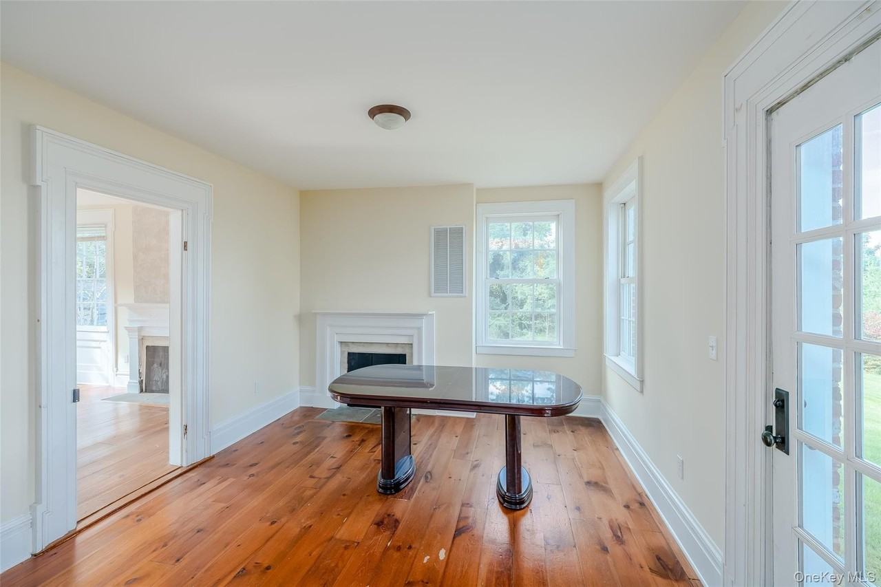 246 Shore Rd - Photo 7 of 40