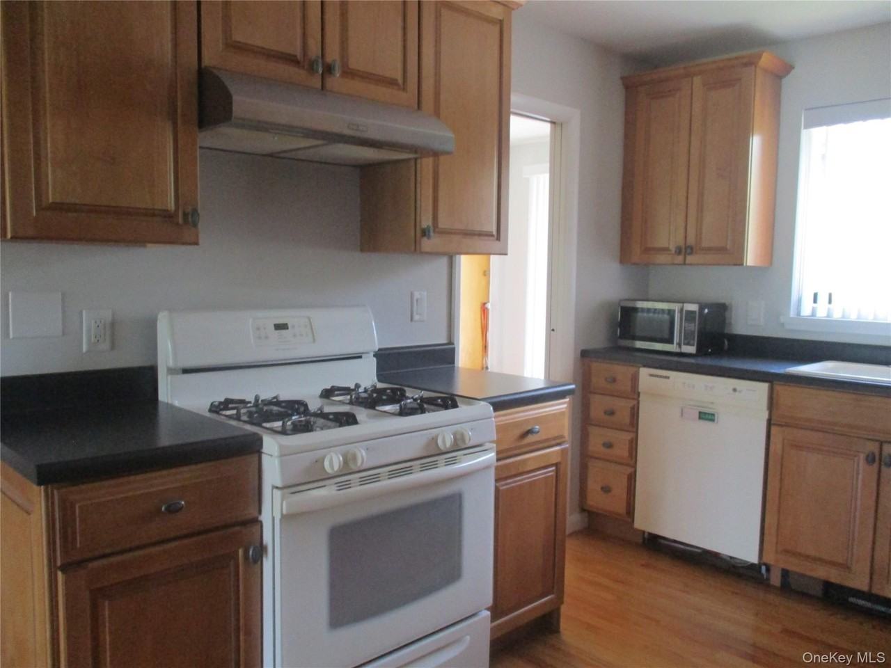 2 Barnett Dr #4 - Photo 6 of 15