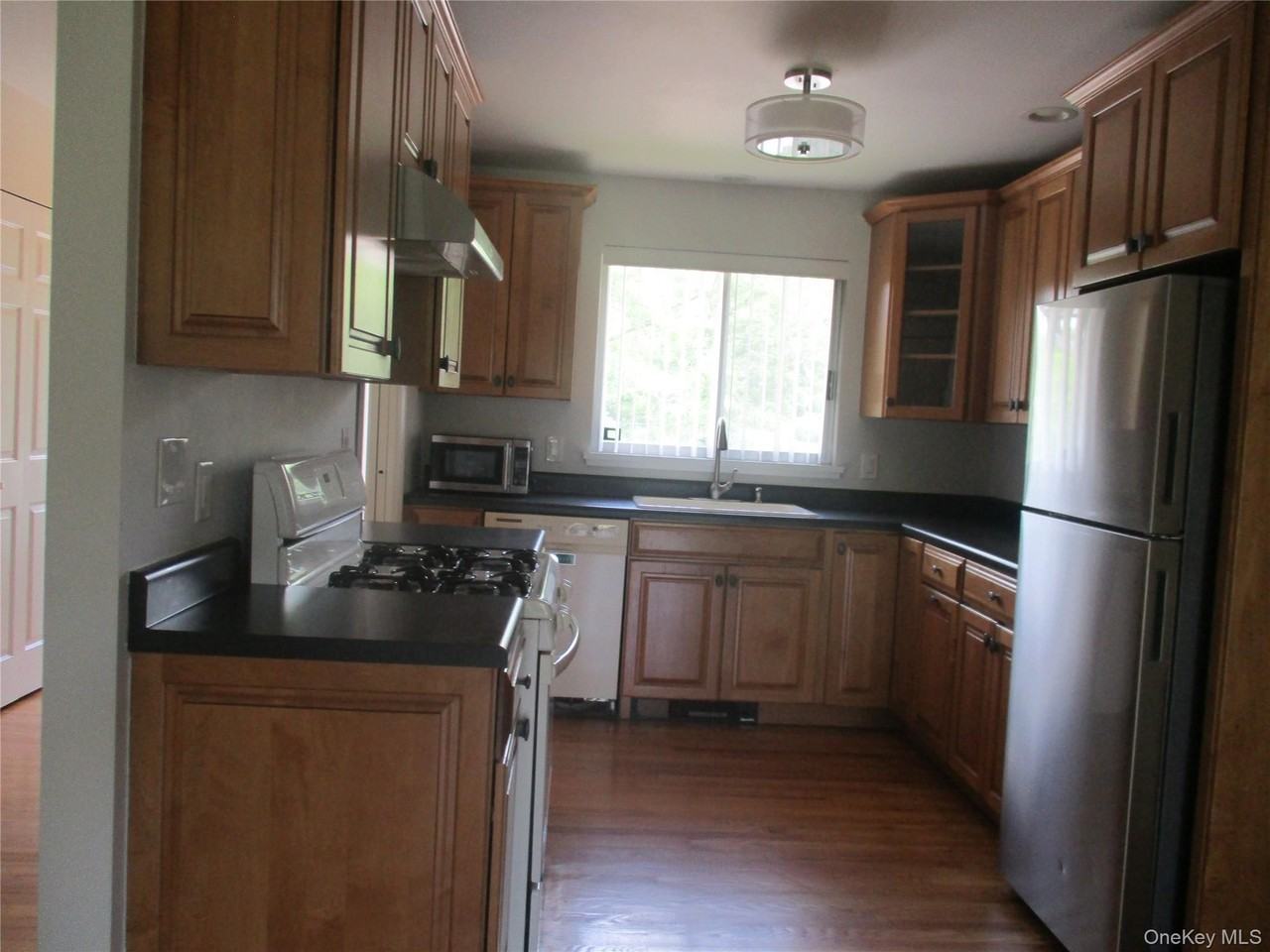 2 Barnett Dr #4 - Photo 7 of 15