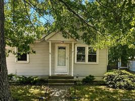 featured image of 7 Bolton Dr