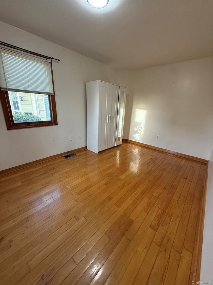 6749 185th St #1stFL - Photo 2 of 4