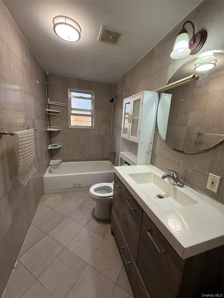 6749 185th St #1stFL - Photo 4 of 4