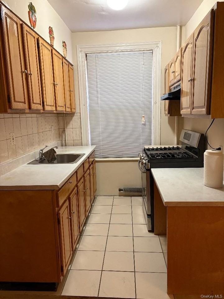 3306 Seymour Ave #1R - Photo 5 of 6