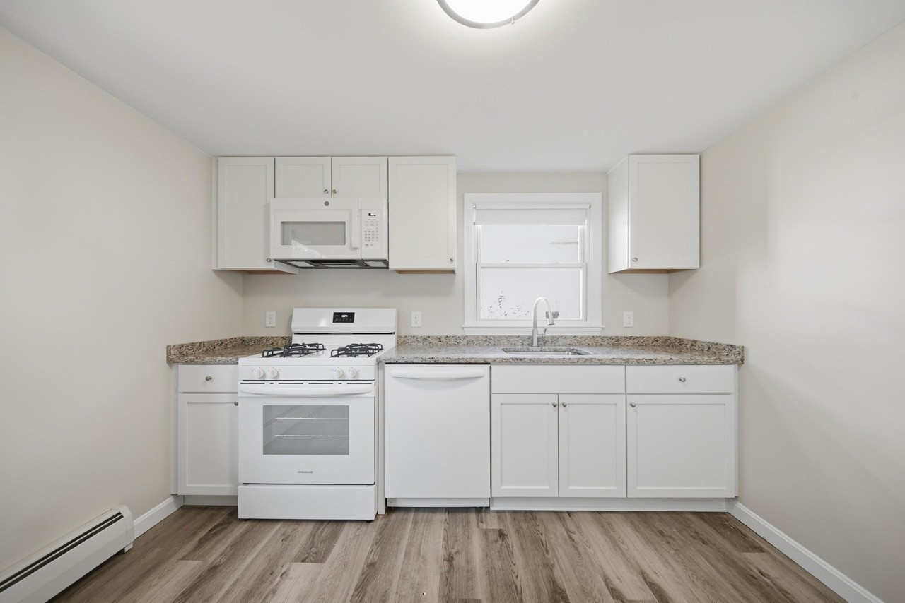 3 Greenleaf Dr #3B - Photo 7 of 22