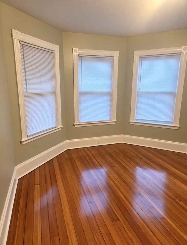 323 Geneva Ave #1 - Photo 3 of 8