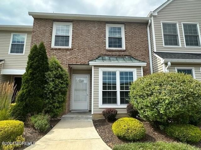 127 Bedford Pl - Photo 2 of 27