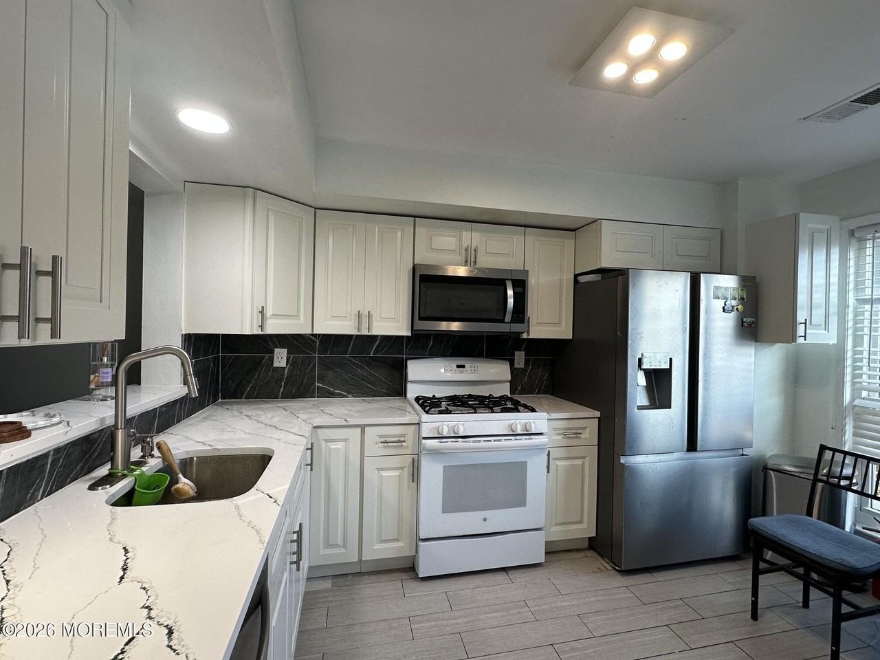 127 Bedford Pl - Photo 3 of 27