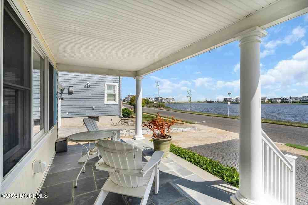 305 North Blvd - Photo 3 of 22