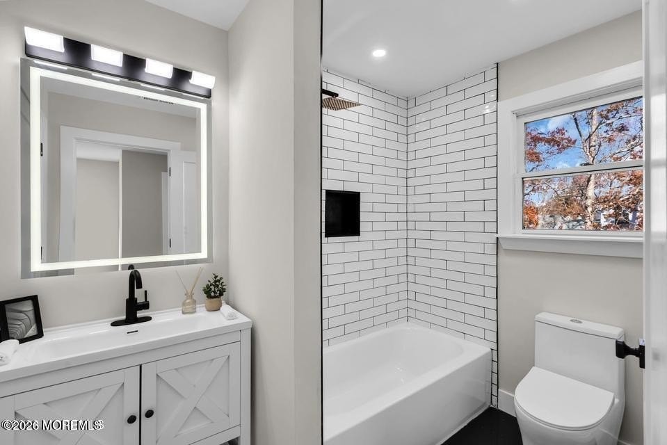 1186 Galley Ave - Photo 4 of 30
