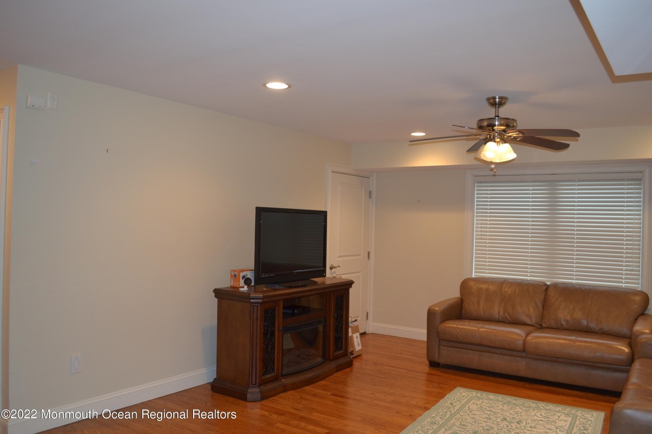 233 12th Ave - Photo 6 of 50