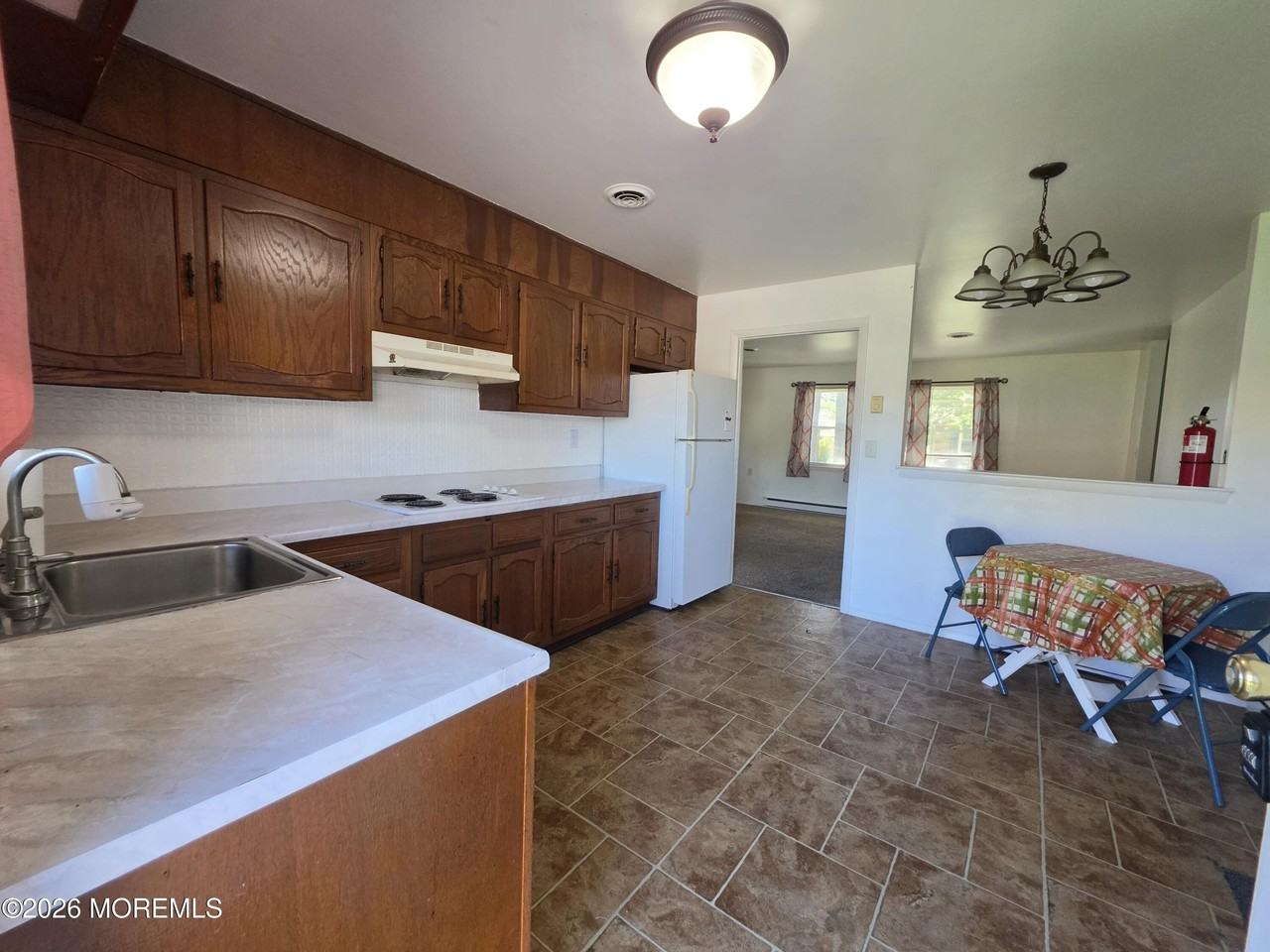 33B Edinburgh Ln - Photo 2 of 16