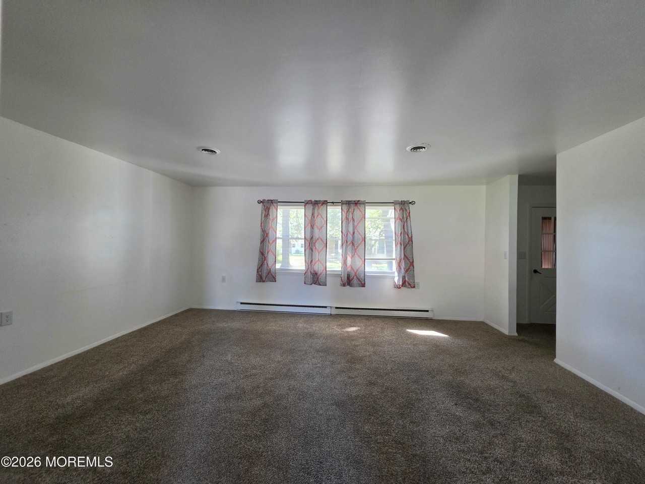 33B Edinburgh Ln - Photo 6 of 16
