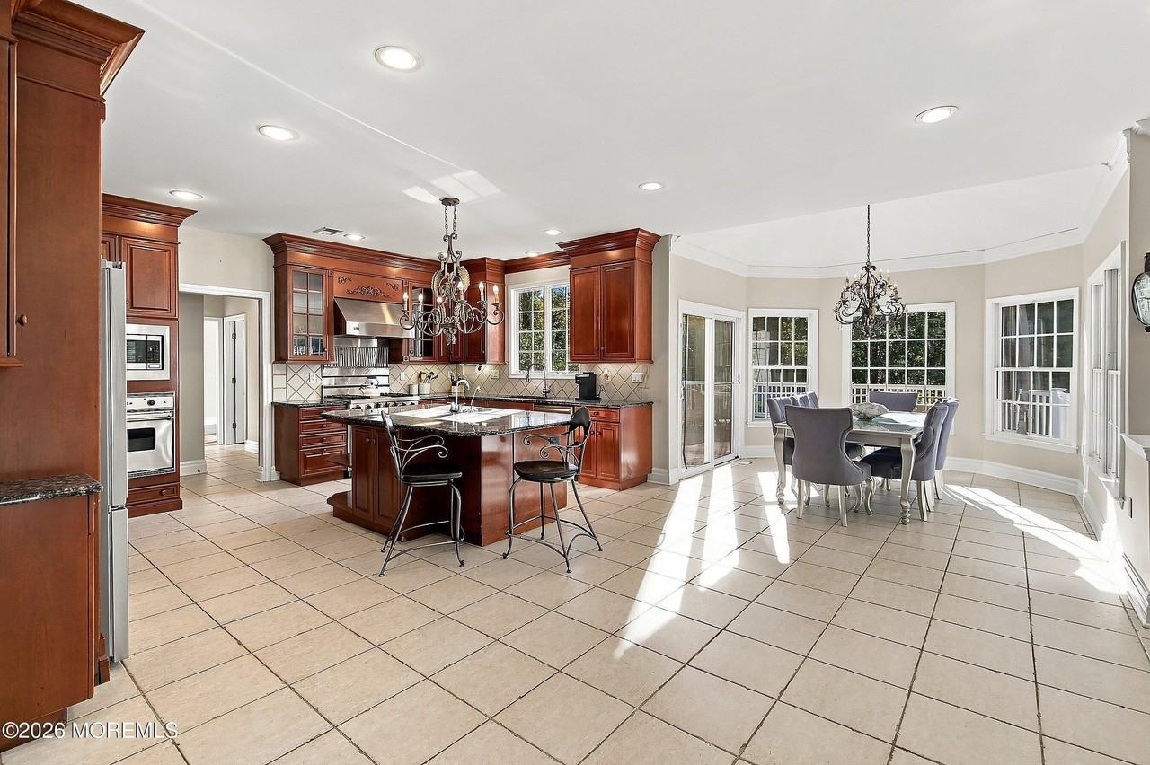 309 Flower Ln - Photo 2 of 32