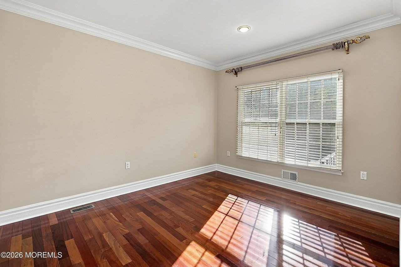 309 Flower Ln - Photo 7 of 32