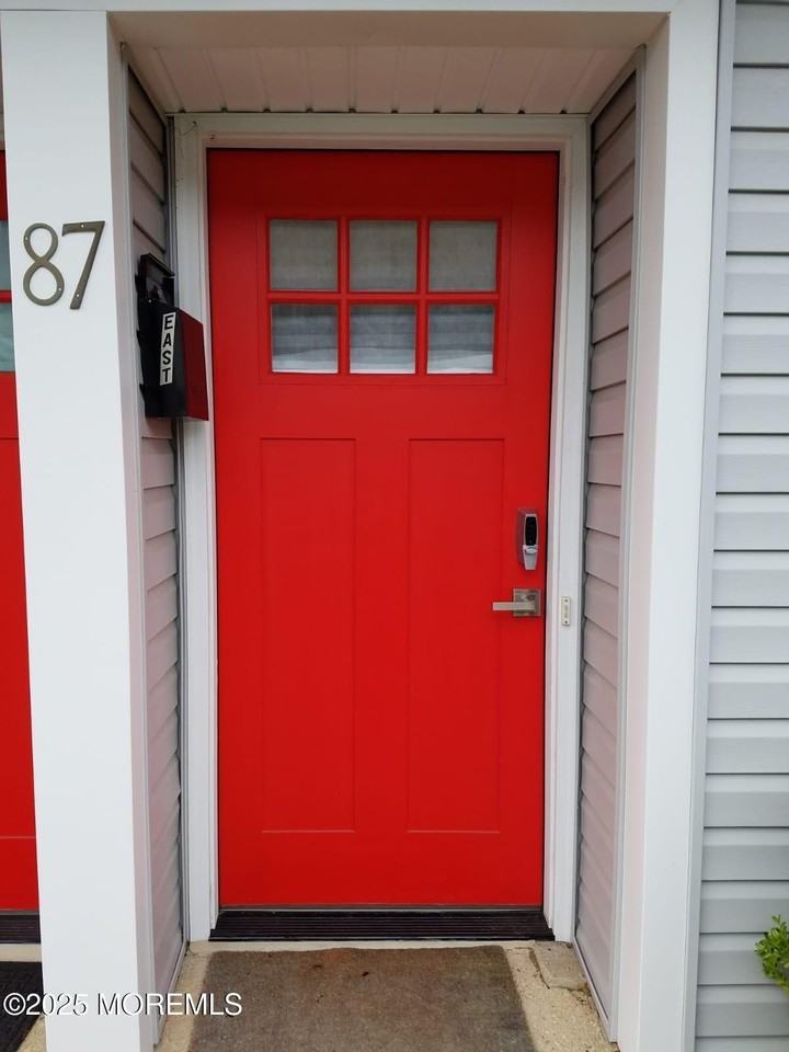 87 Poplar Ave #W - Photo 2 of 10