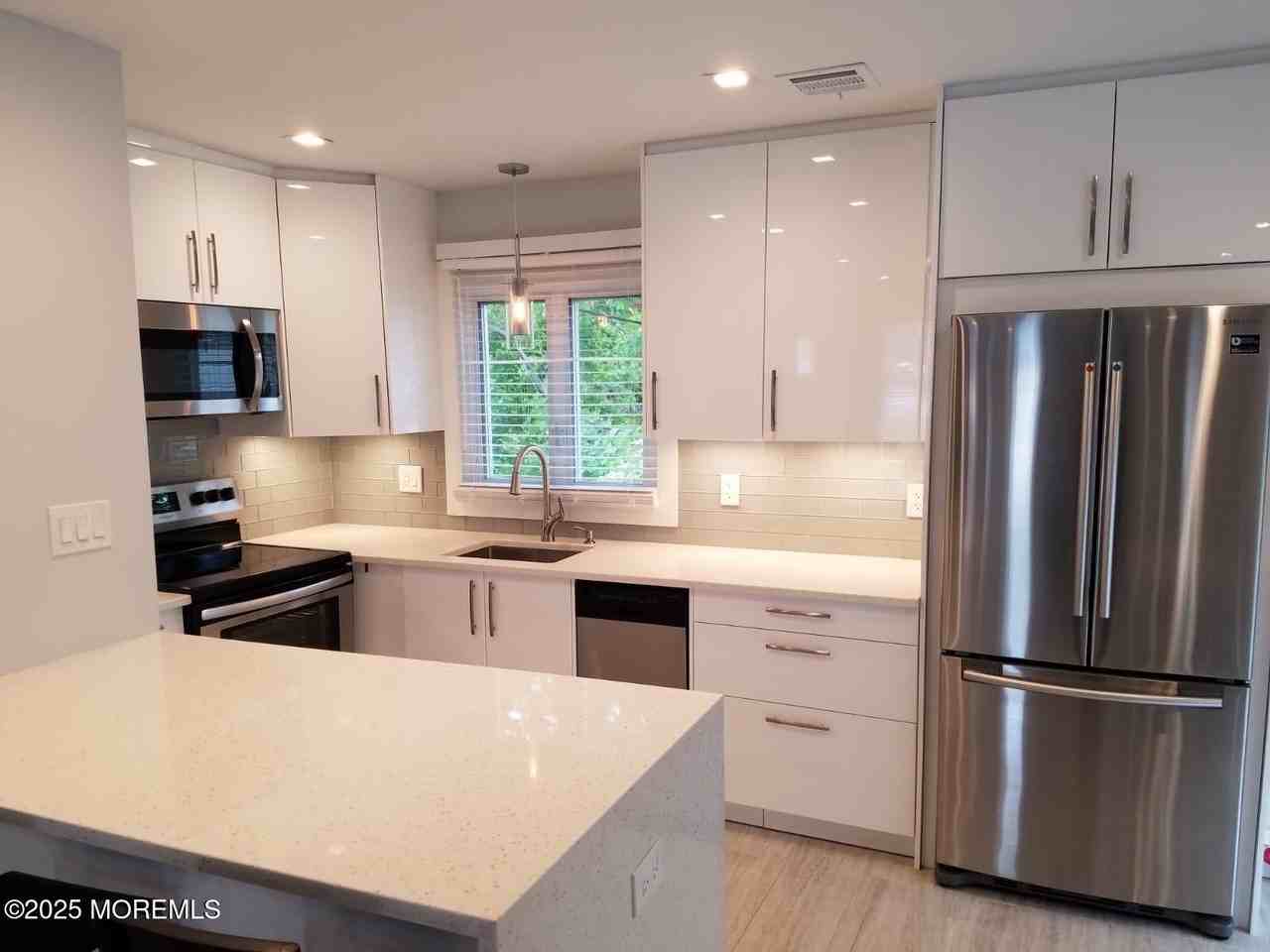 87 Poplar Ave #W - Photo 3 of 10
