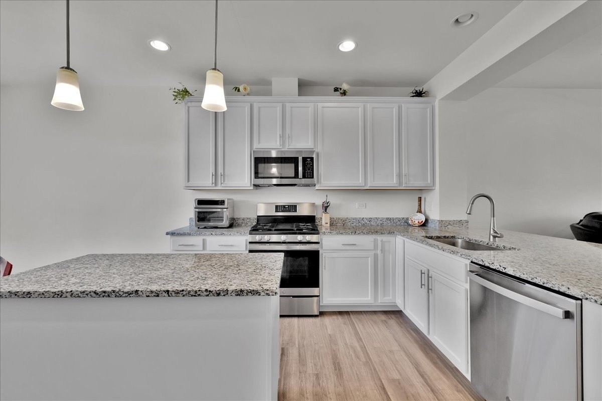 3S547 Everton Dr - Photo 4 of 28