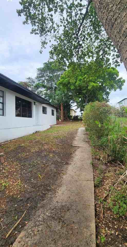 1197 W 35th St - Photo 2 of 8