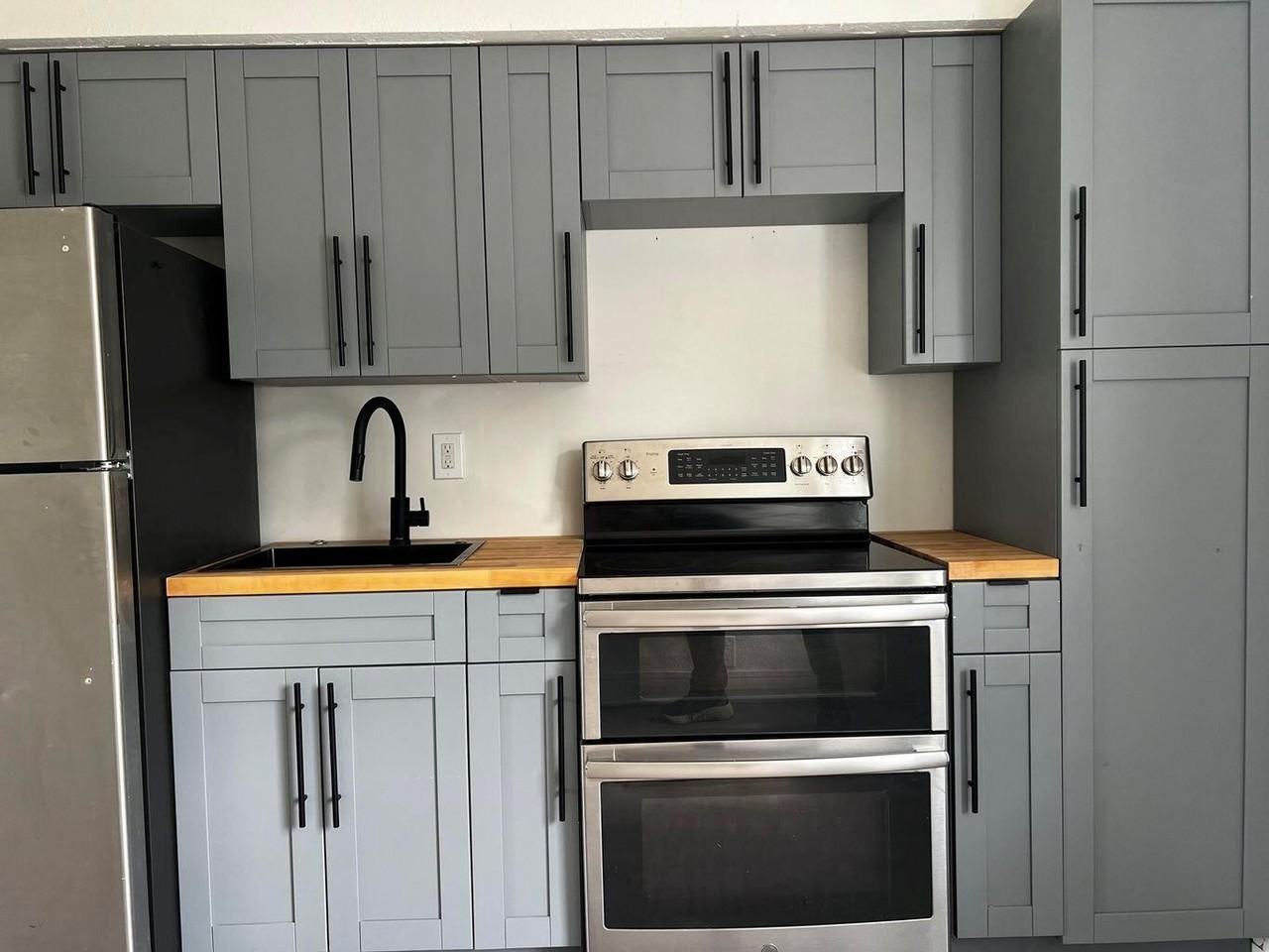 1197 W 35th St - Photo 4 of 8
