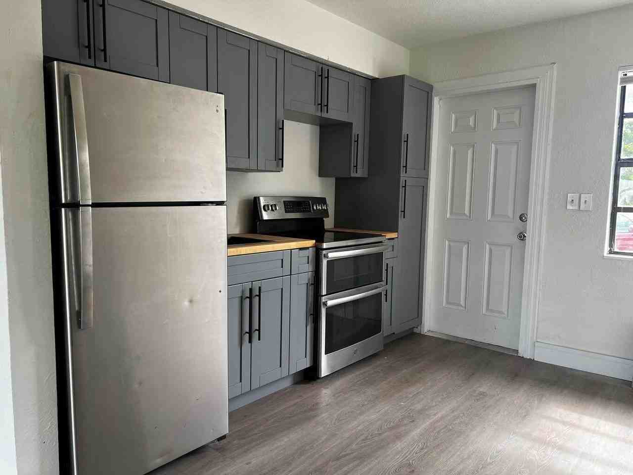 1197 W 35th St - Photo 5 of 8