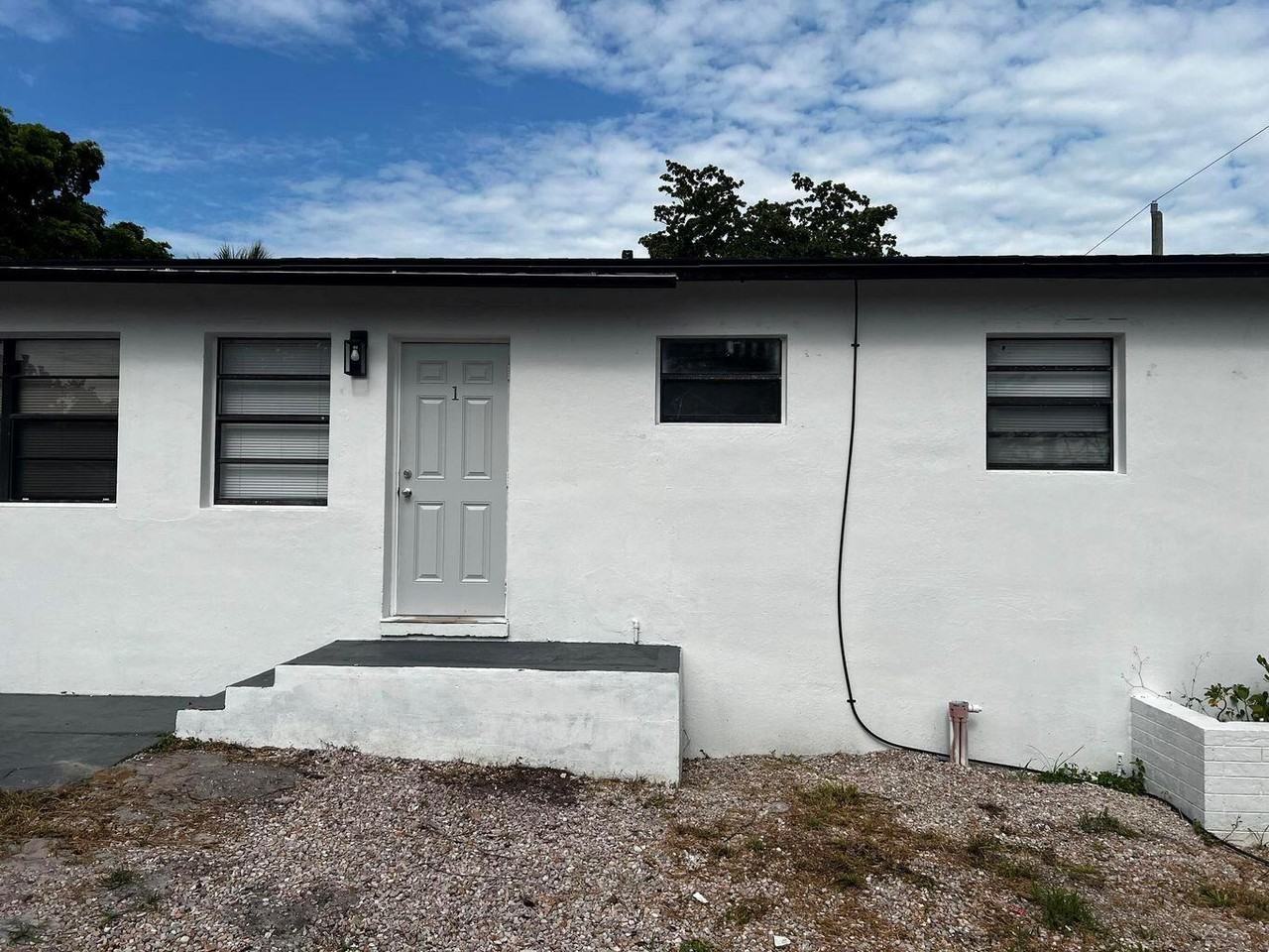 1197 W 35th St - Photo 6 of 8