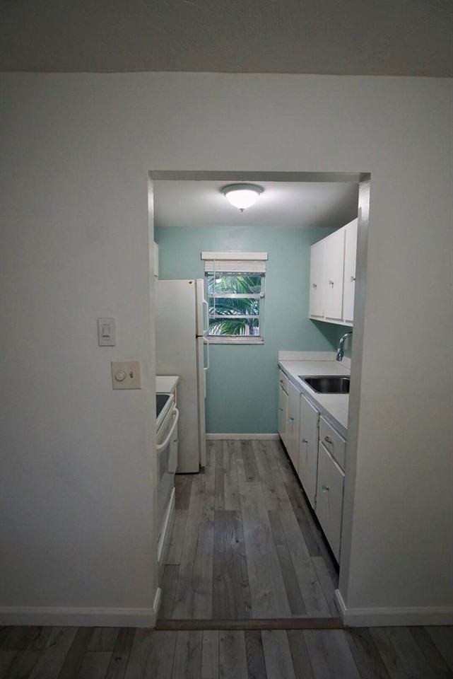 205 Ne 3rd St - Photo 2 of 8