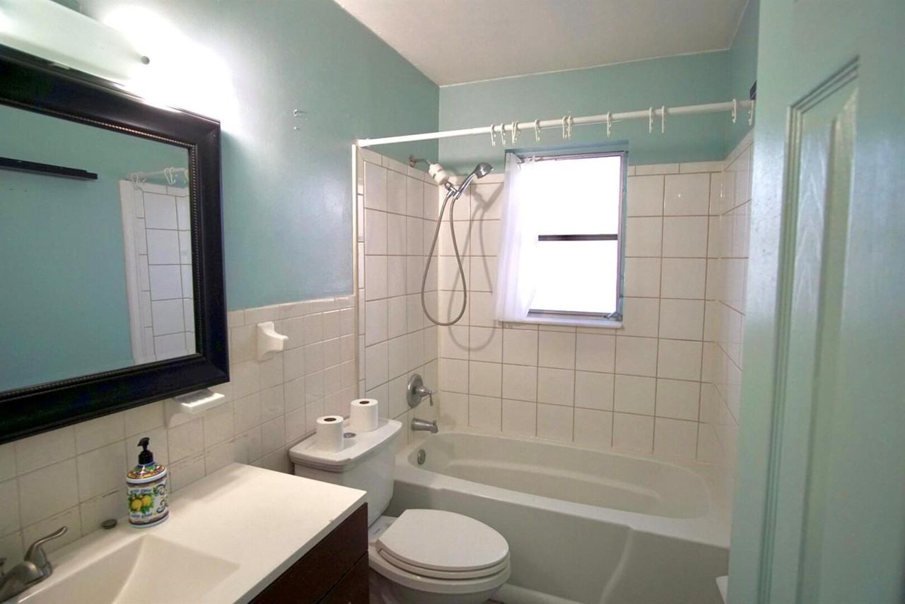205 Ne 3rd St - Photo 5 of 8