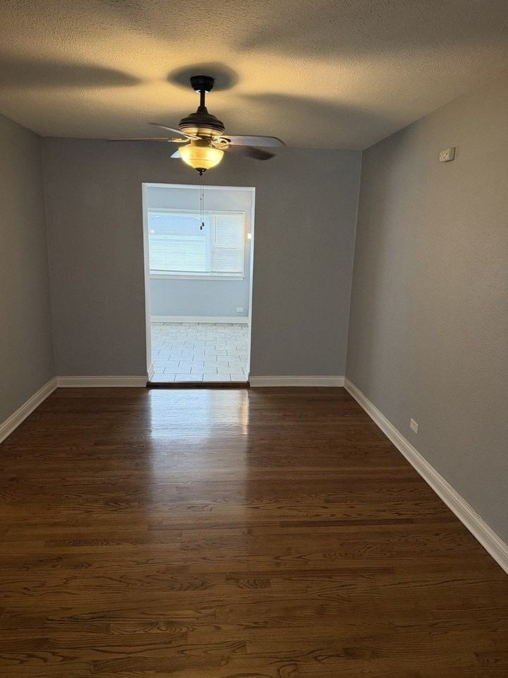 10936 S Avenue L - Photo 5 of 14