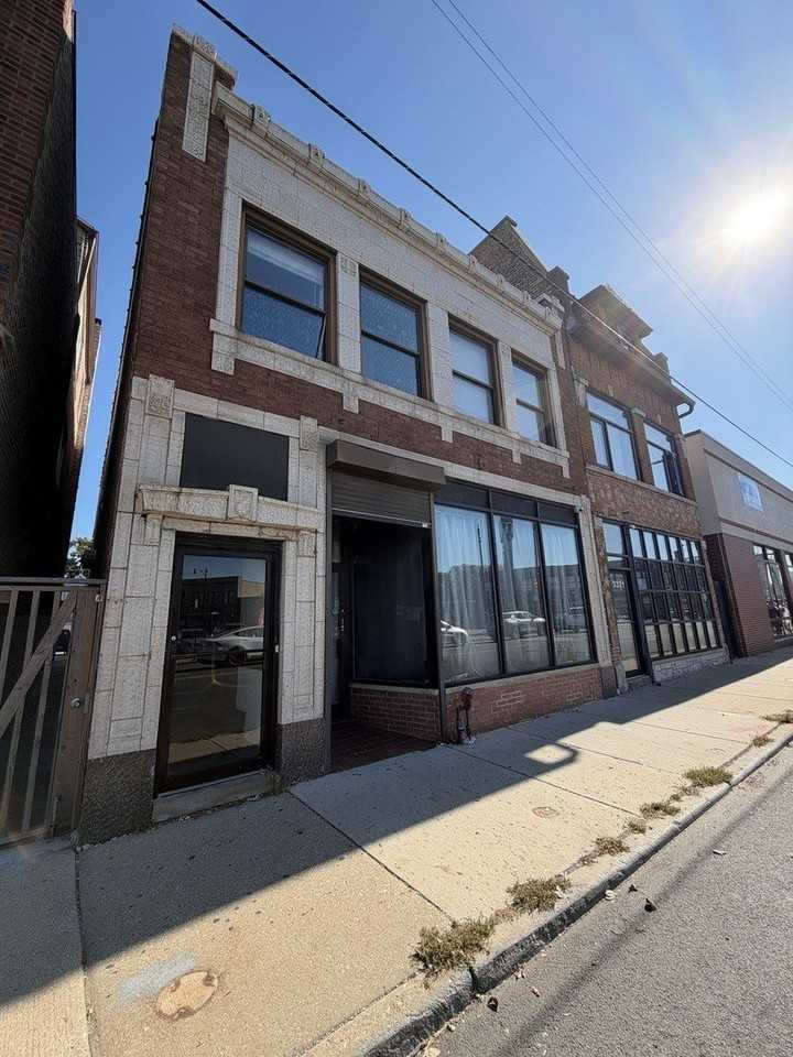 3323 N Pulaski Rd #2F
