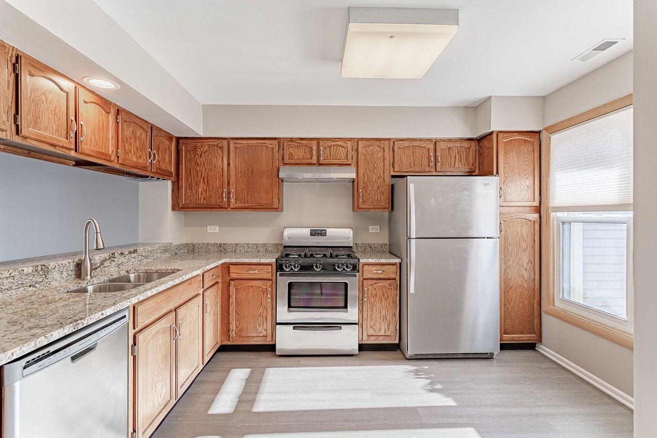 279 University Ln - Photo 6 of 21