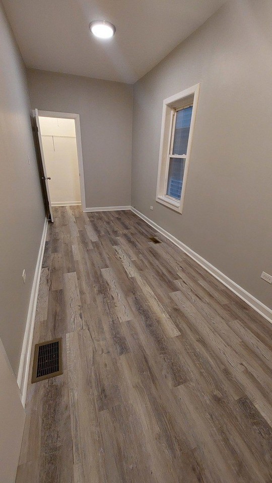 4401 S Wood St #1F - Photo 4 of 6