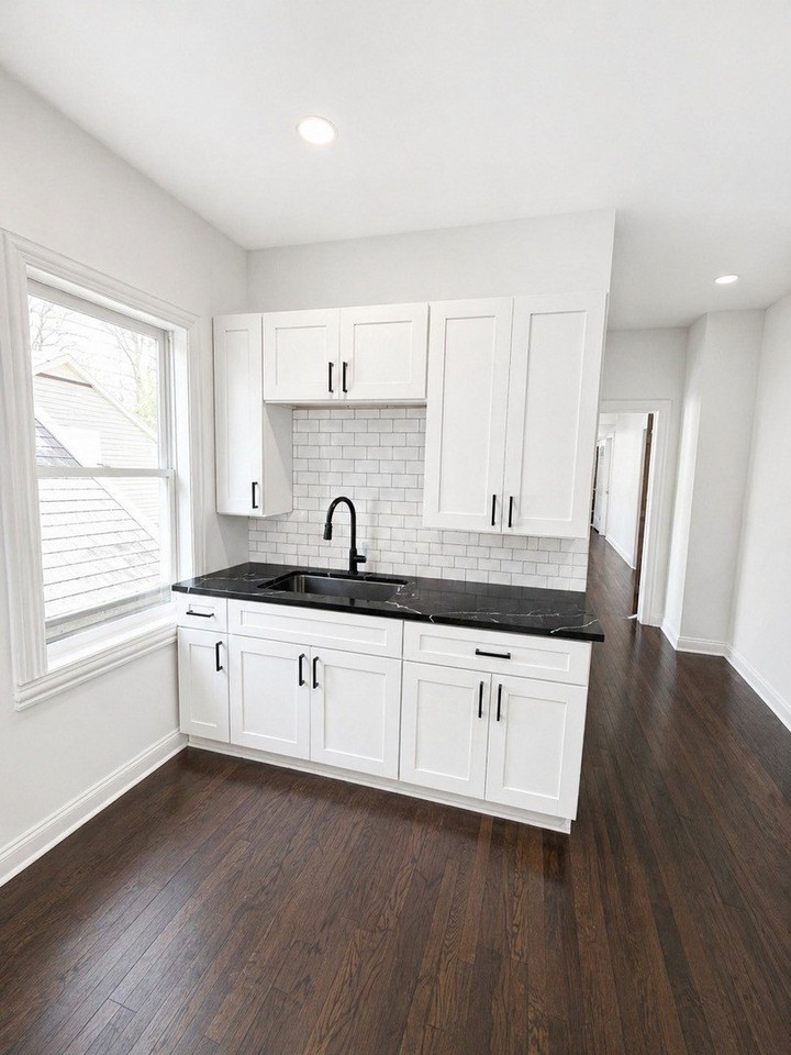 5518 W Melrose St #2 - Photo 5 of 10