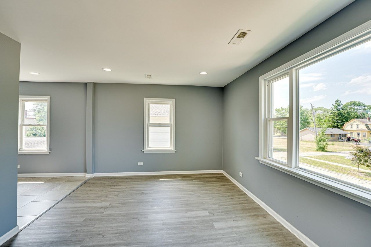 208 Mound St #2 - Photo 3 of 17