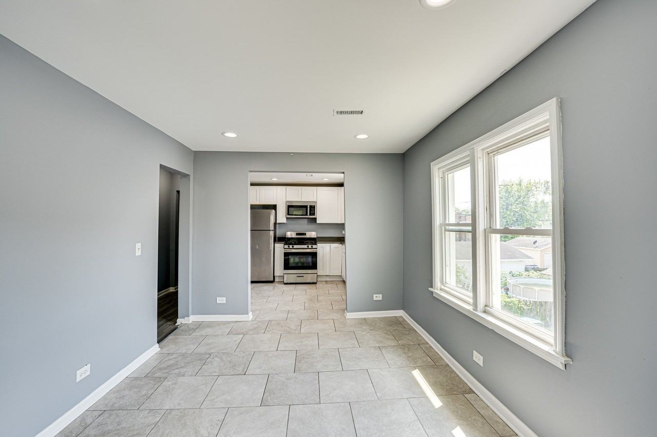 208 Mound St #2 - Photo 5 of 17