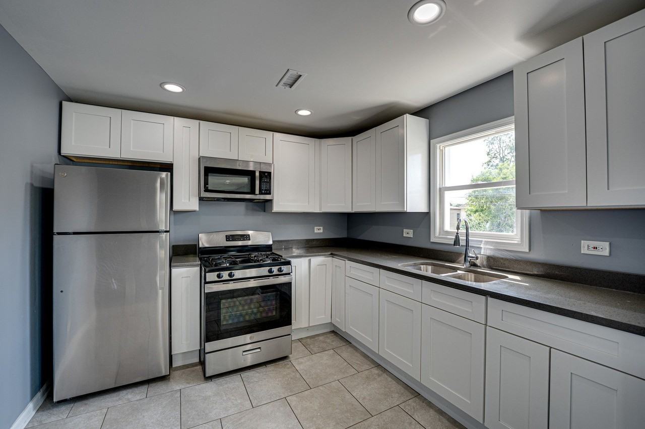 208 Mound St #2 - Photo 7 of 17