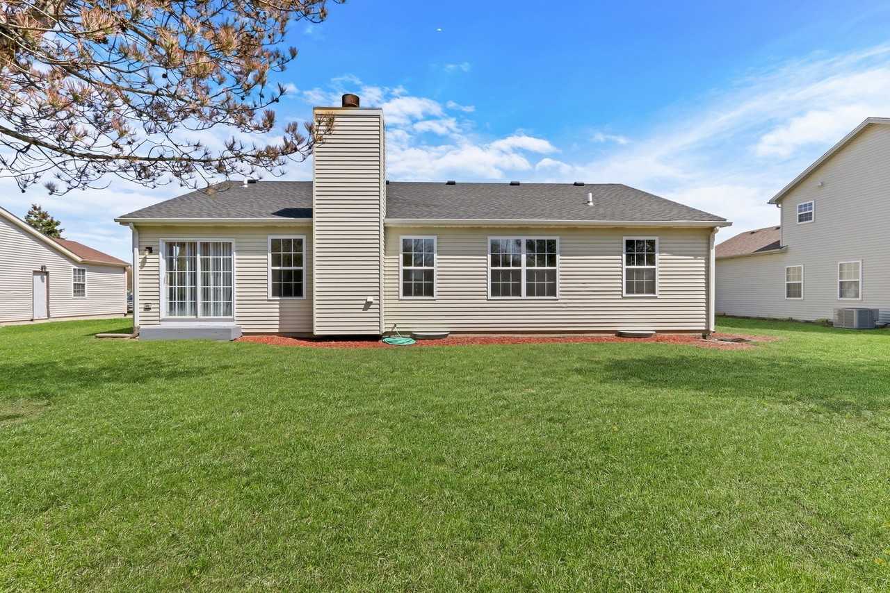 38312 Imperial Ln - Photo 3 of 33