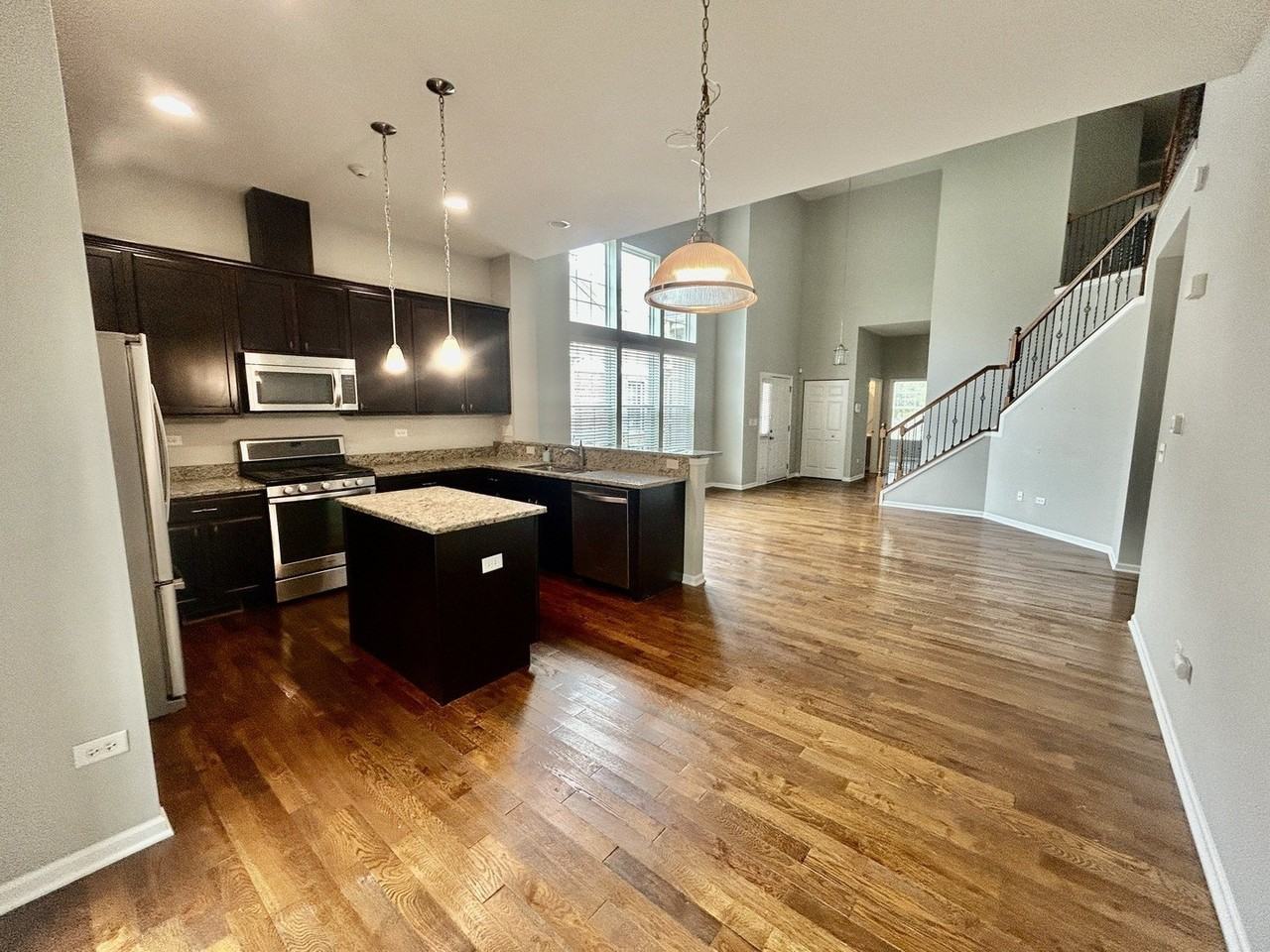 2713 Blakely Ln - Photo 3 of 18