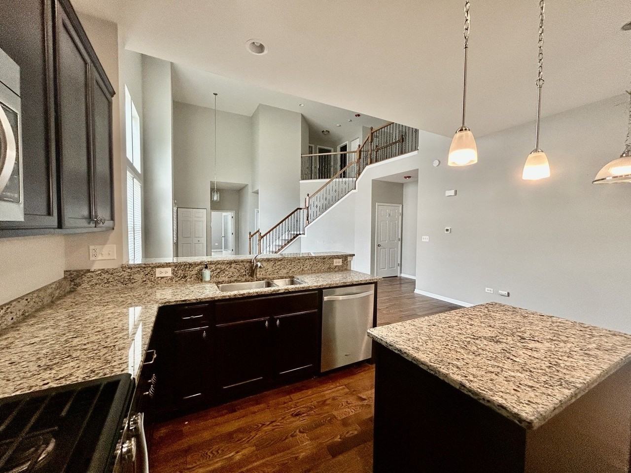 2713 Blakely Ln - Photo 4 of 18