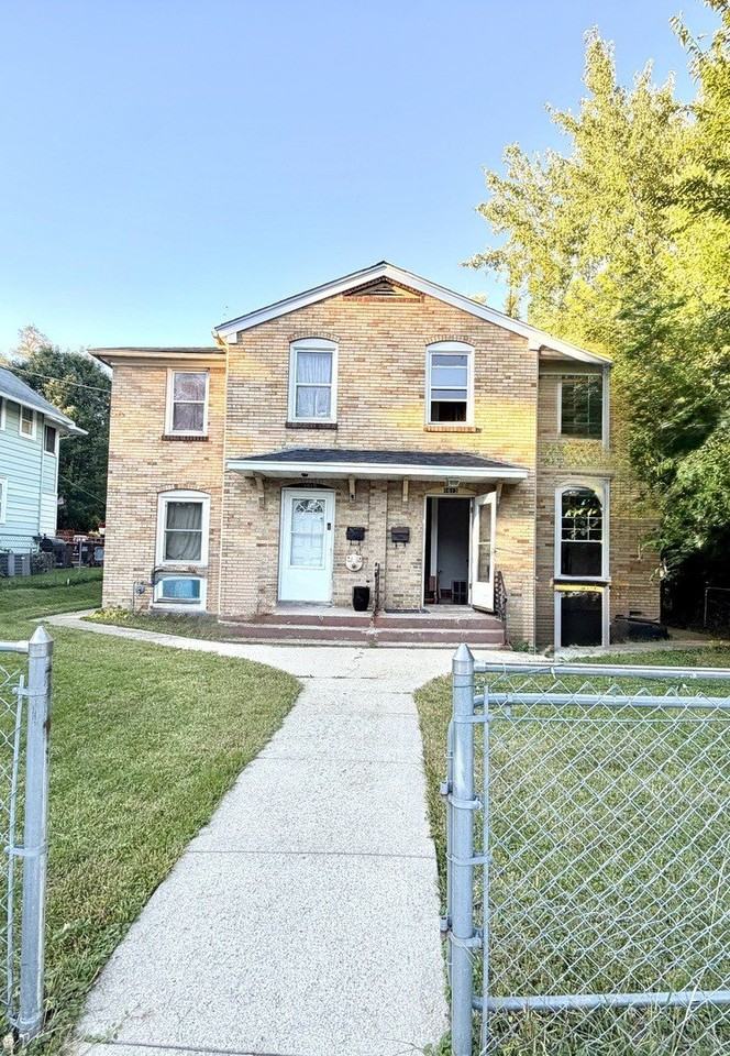 1613 Green St #1613 - Photo 2 of 24