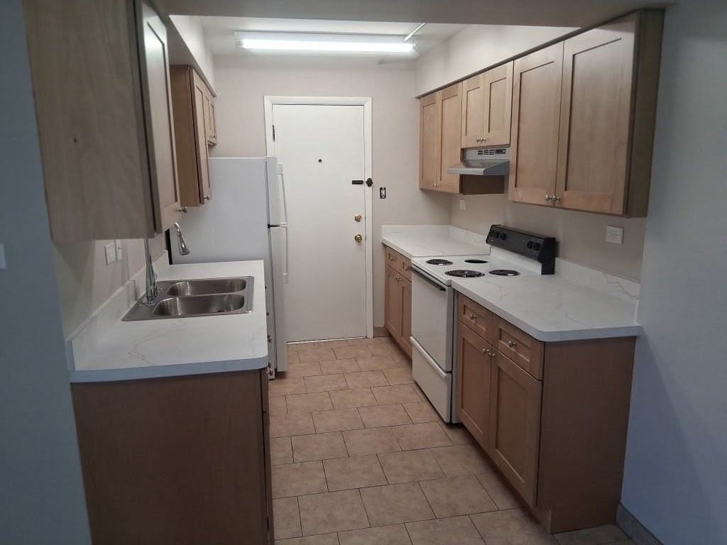 11030 S Ridgeland Ave #8 - Photo 3 of 9