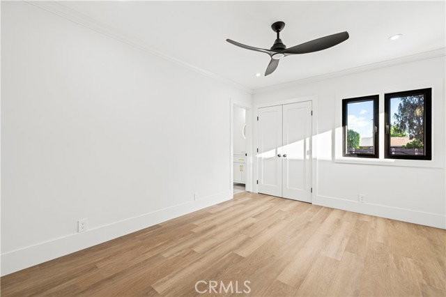 16243 Chatsworth St - Photo 4 of 8