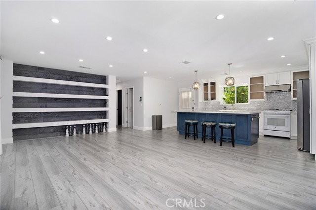22149 Victory Blvd - Photo 5 of 8