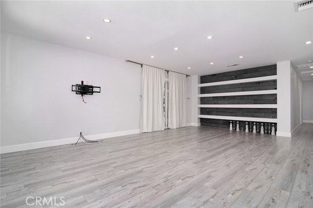 22149 Victory Blvd - Photo 7 of 8